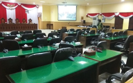 Rapat Paripurna, Hanya Segelintir Anggota Dewan yang Datang